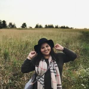 Meet your Posher, Laura